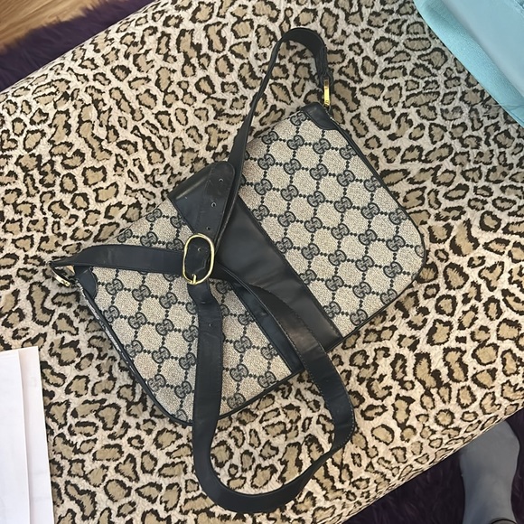 Vintage Gucci is excellent condition - Picture 4 of 13